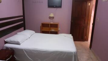 Double Room (1 cama matrimonial y cama individua) | Iron/ironing board, free WiFi, bed sheets