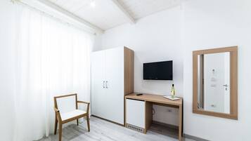 Deluxe-Doppel- oder -Zweibettzimmer, 1 Doppelbett oder 2 Einzelbetten | Fernseher