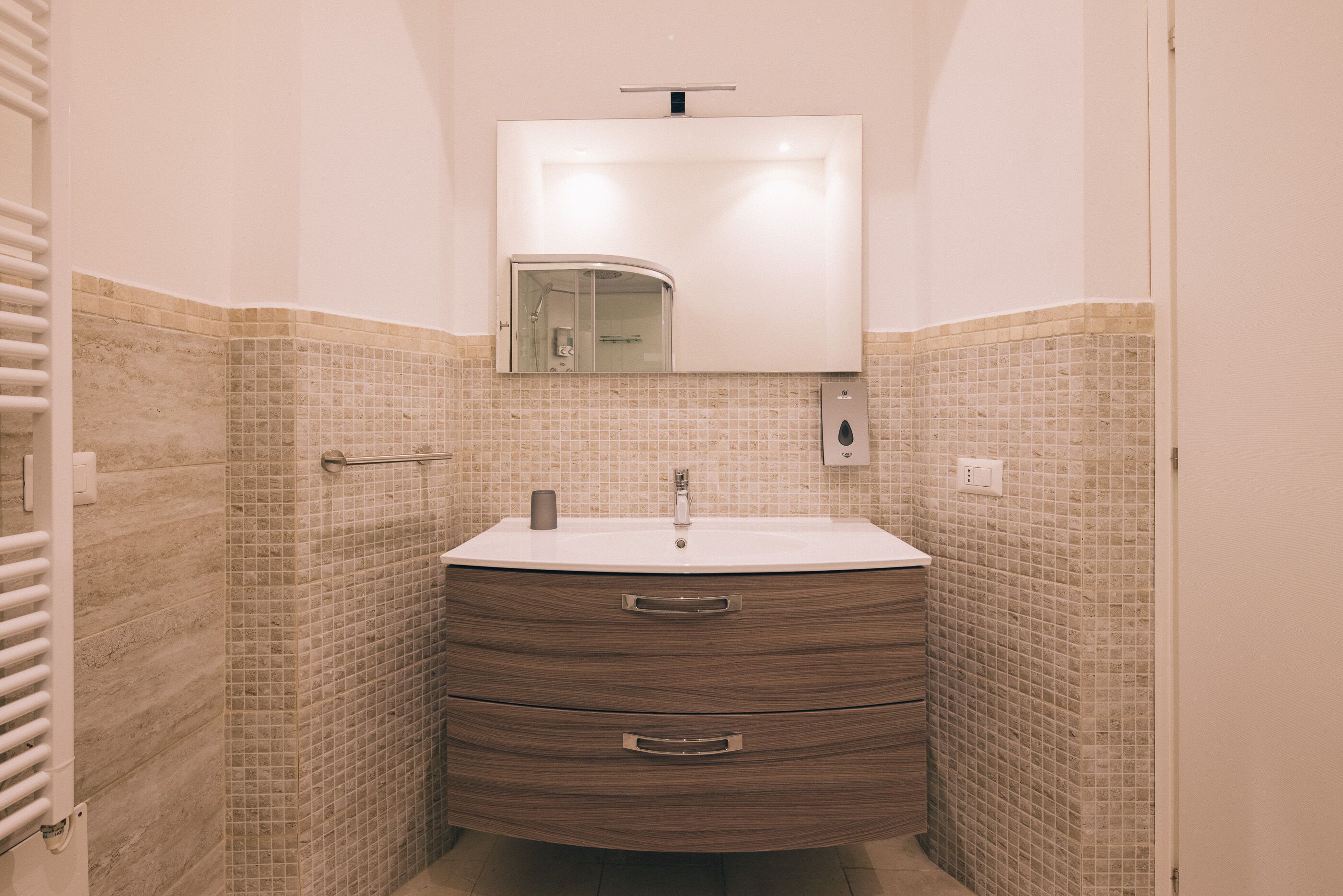 Photo - La Promenade Rooms & Suites