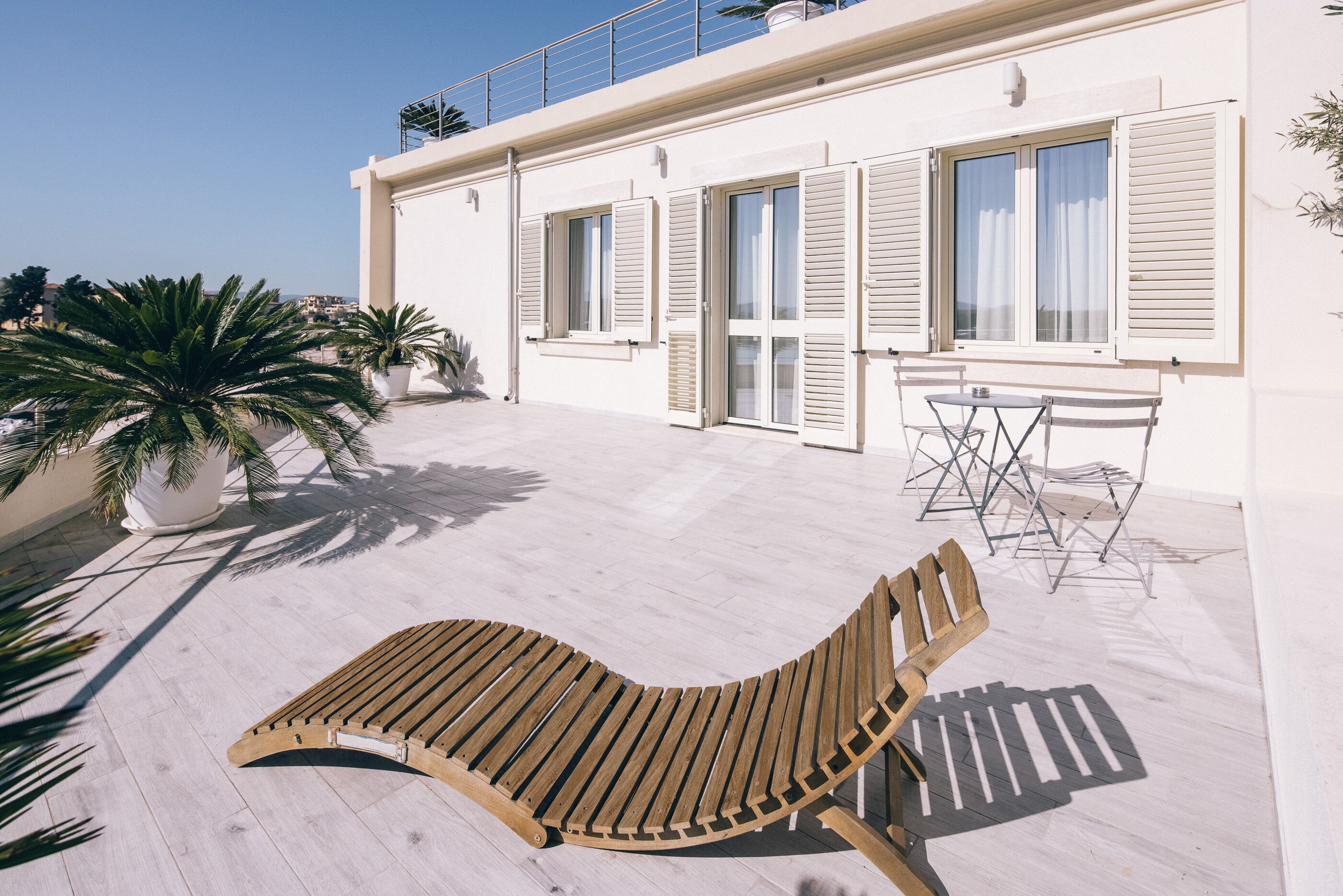 Chambre Quadruple Deluxe, 2 chambres, vue mer | Minibar, coffres-forts dans les chambres, bureau