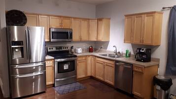 Cookware/dishes/utensils