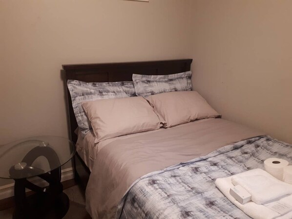 2 bedrooms, iron/ironing board, WiFi, bed sheets