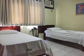 Triple Room, 3 Single Beds | Free WiFi, bed sheets - Hotel Sampaio (Itumbiara)
