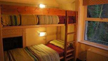 Bed in 8-Bed Mixed Dormitory | Individually decorated, individually furnished, free WiFi, bed sheets