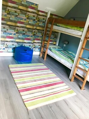 Bed in 6-Bed Mixed Dormitory | 獨特裝潢、布置獨特、免費無線上網、床單