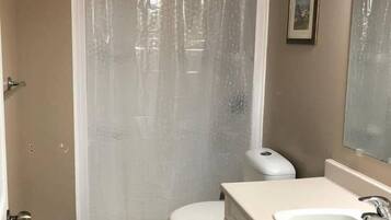 Douche, serviettes fournies