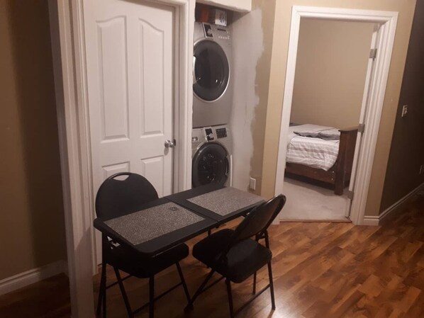 2 間睡房、熨斗/熨衫板、Wi-Fi、床單