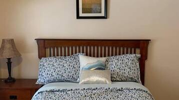 8 Schlafzimmer, Bügeleisen/Bügelbrett, WLAN