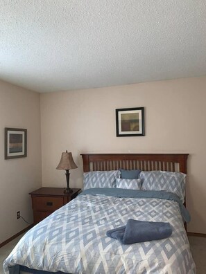 8 bedrooms, iron/ironing board, WiFi