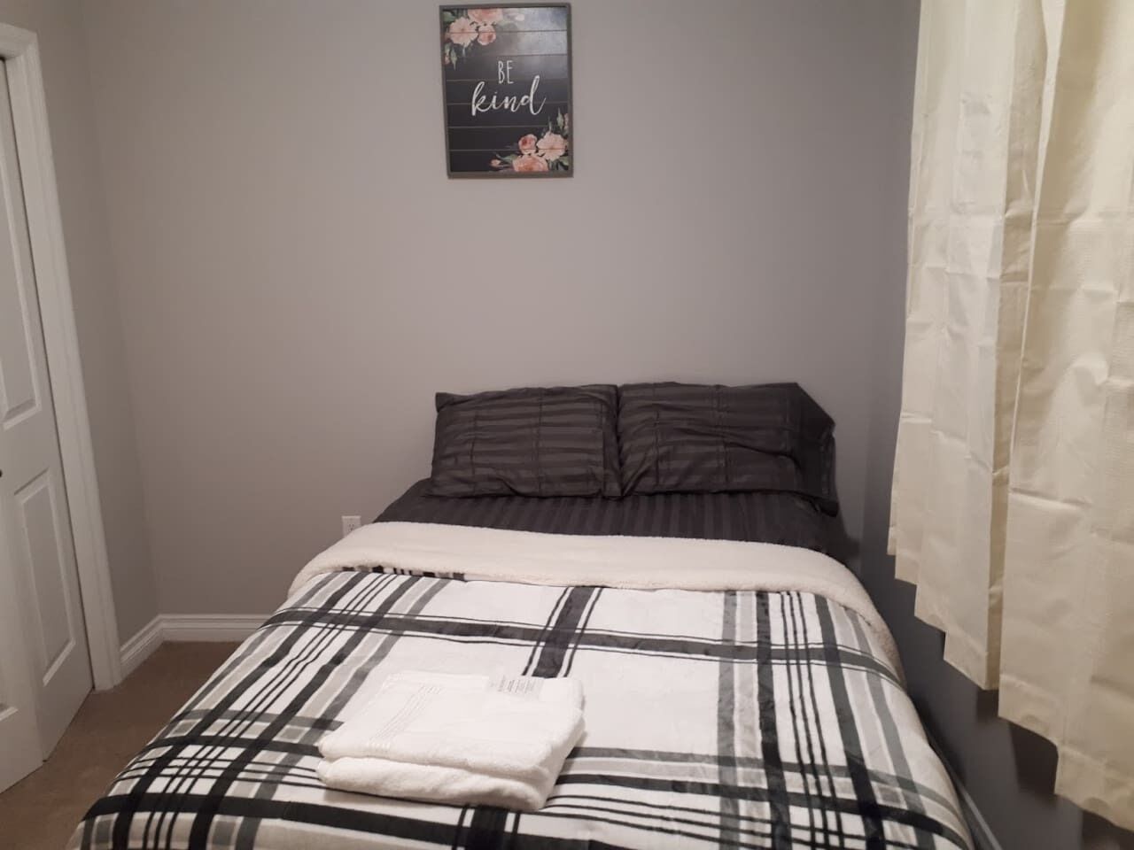 5 chambres, fer et planche à repasser, Wi-Fi, draps fournis