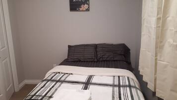 5 chambres, fer et planche à repasser, Wi-Fi, draps fournis