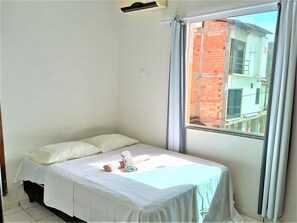 Schreibtisch, Bügeleisen/Bügelbrett, kostenloses WLAN, Bettwäsche