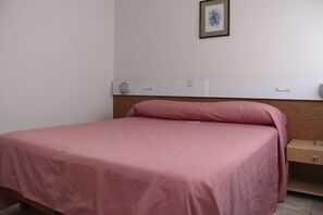 Quarto casal | Ferros/tábuas de passar roupa, Wi-Fi de cortesia, roupa de cama