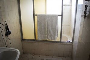 Shower, free toiletries, hair dryer, bidet