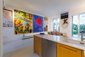 Lägenhet - 1 sovrum | Eget kök | Stort kylskåp, mikrovågsugn, ugn och spishäll