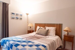 1 bedroom, iron/ironing board, WiFi, bed sheets - Charming apartment near the Trocadéro (Paris)