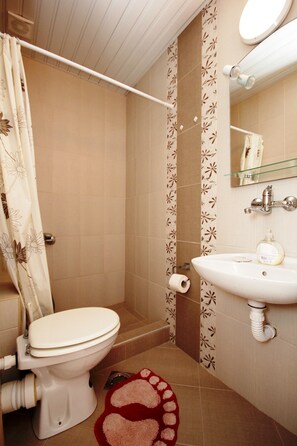 Basic Apartment | Bathroom | Free toiletries, hair dryer, towels - Apartments Aleksandar (Sveti Stefan)