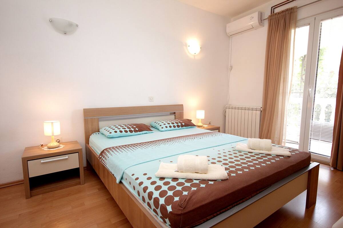 Classic Double Room | Desk, soundproofing, iron/ironing board, free WiFi