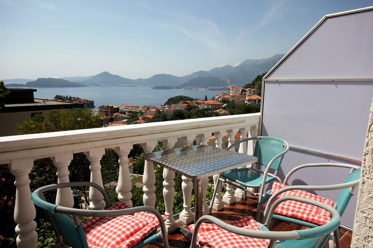 Basic Apartment | Balcony view