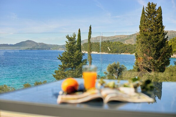 Unclassified image, 1 of 75, button