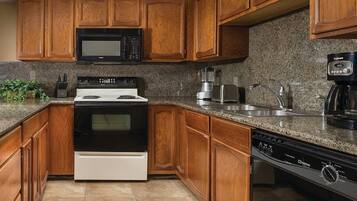 Réfrigérateur, four, plaque de cuisson, lave-vaisselle