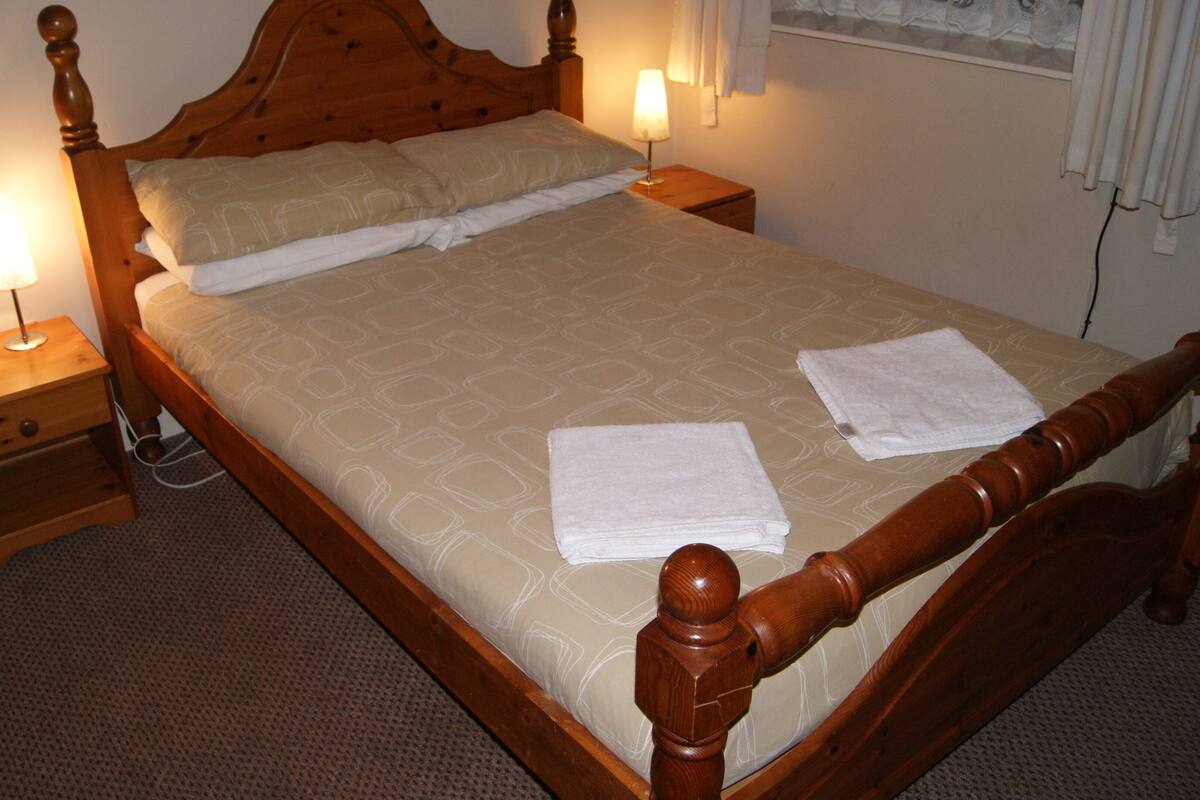 Family Room (Room 11)