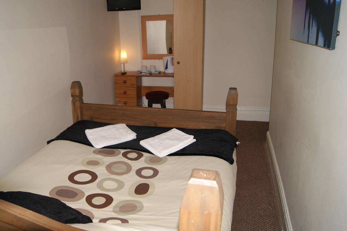 Double Room (Room 6)