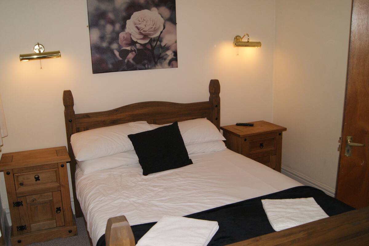 Double Room (Room 2)