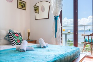 Apartment (3 Bedroom Apt with Sea View Terrace)