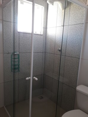 Dusche, Handtücher, Seife, Toilettenpapier