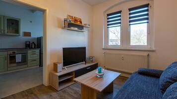 Télévision, lecteur de DVD, livres, chaßne hi-fi