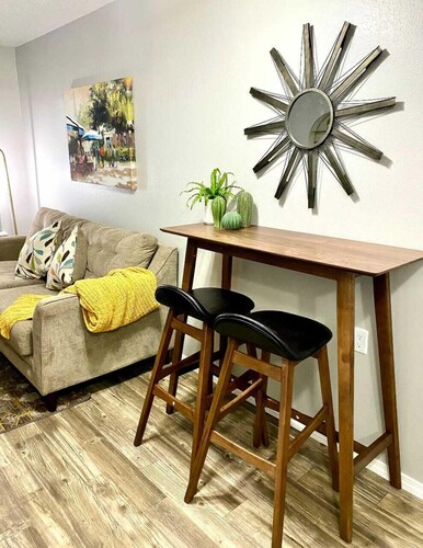 1 Bed Apartment next to SW Integris near Downtown