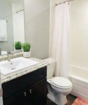 Apartment | Bathroom | Free toiletries, hair dryer, towels - 2 Bedroom Apartment near OU (Norman)