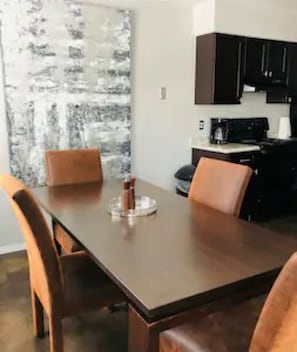 2 BR - 2 bath - close to OU | In-room dining