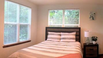 Eviestays! Studio close to OU, Downtown | 1 bedroom, individually decorated, individually furnished, free WiFi