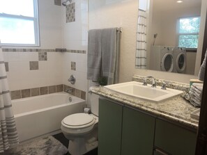 Departamento | Baño | Amenidades de baño gratuitas, secadora de cabello, toallas 