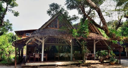 Les Acacias Bungalows Manambato