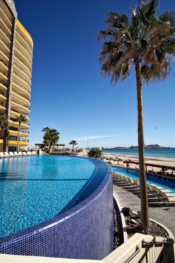 حمّام سباحة مُدفَّأ