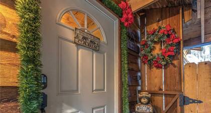 Lil Bear's Den, 3 Bedrooms, Hot Tub, Deck, Wifi, Sleeps 8