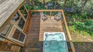 Cabin, Multiple Beds, Hot Tub | 3 bedrooms, free WiFi