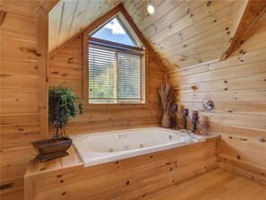 Ferienhütte, Mehrere Betten, Whirlpool | Badezimmer