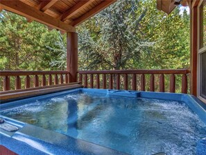 Spa - Longwalker Lodge, 3 Bedrooms, Hot Tub, Game Room, Sleeps 9 (Sevierville)