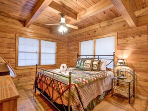 Hytte, flere senger, spabadekar, fjellutsikt | 4 soverom og wi-fi (inkludert)