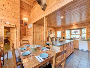 Private kitchen - Rivers Edge, 3 Bedrooms, On Stocked Stream, Hot Tub, Grill, Sleeps 8 (Sevierville)