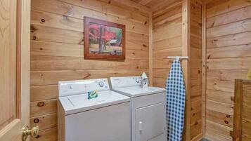 Cabin, Multiple Beds, Hot Tub, Mountain View | Laundry