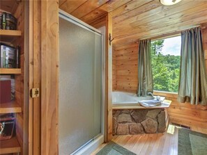 Ferienhütte, Mehrere Betten, Whirlpool, Bergblick | Badezimmer | Handtücher