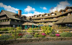 Exterior - Trapp Family Chalet Feb  18-25, 2024. PRESIDENT'S WEEK - 2BR, 2BTH, Sleeps 6 (Stowe)