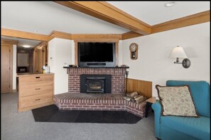 Living area - Trapp Family Chalet Feb  18-25, 2024. PRESIDENT'S WEEK - 2BR, 2BTH, Sleeps 6 (Stowe)