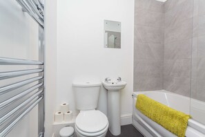Superior Apartment, Private Bathroom (Lime Suite) | Bathroom - Cherry Property - Hornby Road (Blackpool)