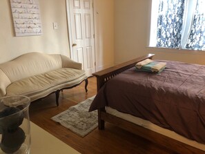 2 slaapkamers, een strijkplank/strijkijzer, wifi, beddengoed